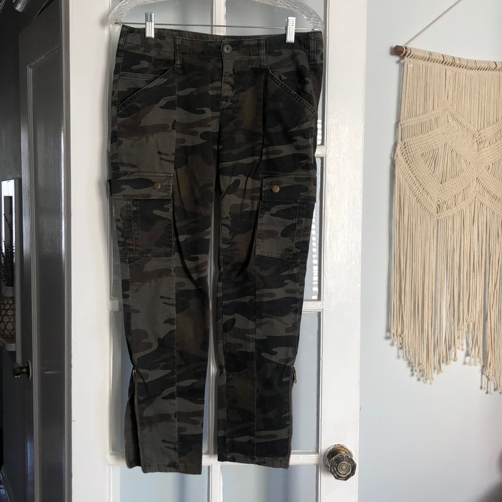 Camouflage, Camo pants with button pockets and ankle zippers